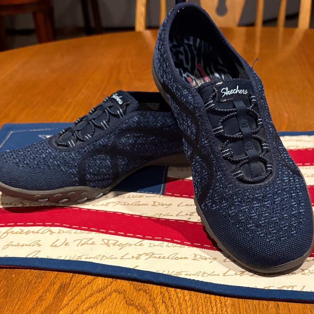 Skechers Breathe Easy Infi Knity Navy Comfort Shoes Like New, Women's Size 8.5